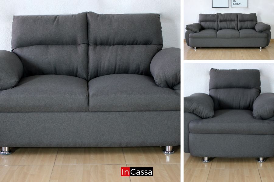 La foto combina una toma frontal del sofá, el love seat y el sillón de la sala, dando una mejor vista de los respaldos, asientos, descansa brazos e incluso las patas metálicas incorporadas a cada uno de los módulos, los cuales además están tapizados totalmente en lino mouse.