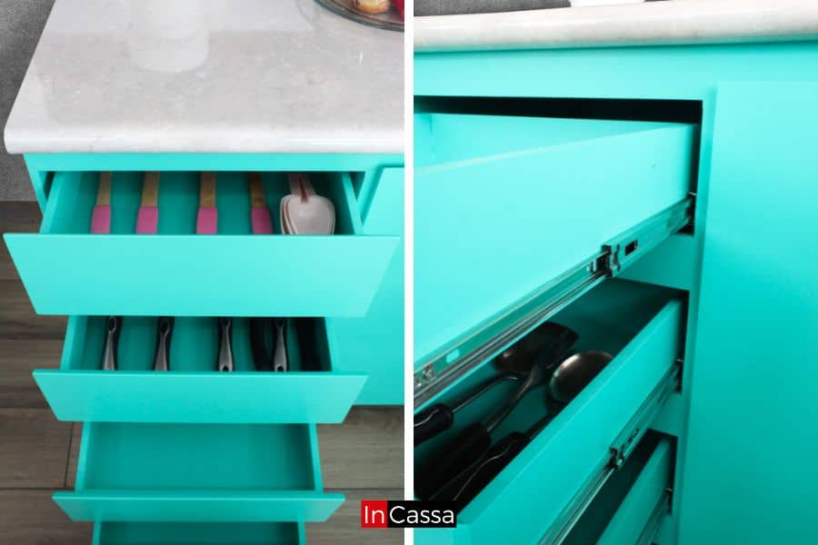 La imagen muestra a la izquierda una vista superior del módulo de cajones turquesa, donde se aprecian utensilios de cocina organizados en compartimentos funcionales. A la derecha, un acercamiento lateral exhibe el sistema de correderas de extensión que garantiza un deslizamiento suave y apertura completa.