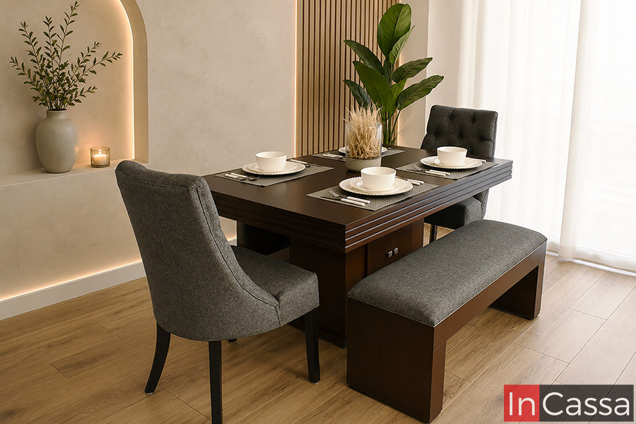 Se aprecia el Comedor Modelo AVEIRO para 6 personas en color tabaco con sillas y banca tapizadas en lino mouse. Su diseño contemporáneo combina una amplia mesa con una práctica banca y cómodas sillas acolchonadas, ofreciendo un espacio elegante, confortable y funcional para disfrutar reuniones familiares o comidas especiales con gran estilo.