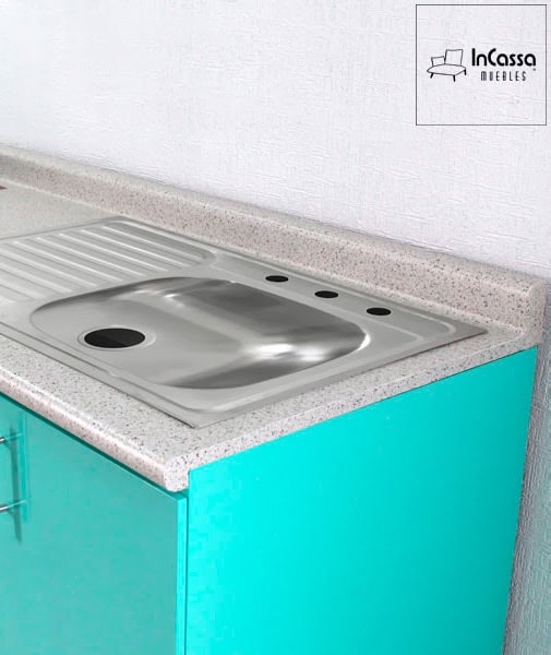 La foto presenta la cubierta de formaica estilo sal y pimienta incluida en la cocina, equipada con una tarja de acero inoxidable y escurridor lateral. Perfecta para facilitar las tareas diarias en la cocina.