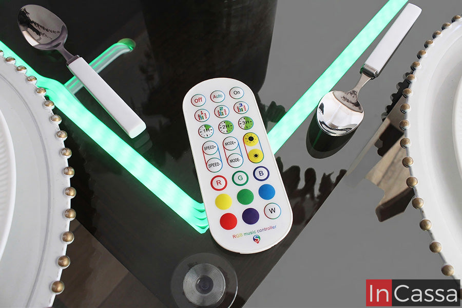 Se muestra el control remoto del antecomedor BRATISLAVA, permitiendo ajustar colores y efectos de la iluminación LED integrada, brindando una experiencia moderna y totalmente personalizable.