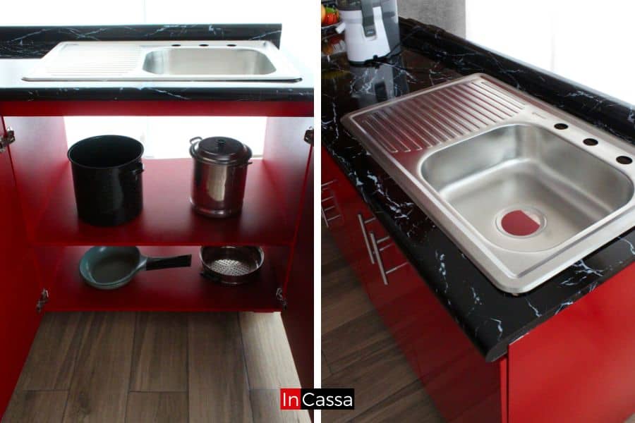 Se presenta el módulo del fregadero de la cocina, en vibrante color rojo completo, con amplio almacenamiento inferior y tarja de acero inoxidable, complementada con una cubierta de formaica en un elegante acabado marmoleado negro.
