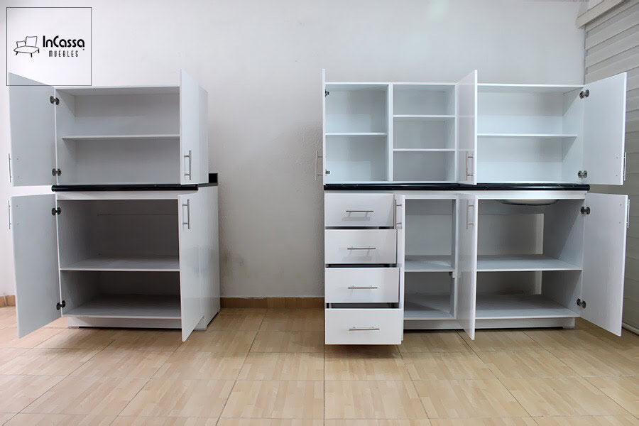 Se presenta la Cocina integral CANADÁ de 3.30 m para ESTUFA con todos sus módulos abiertos, permitiendo apreciar la amplia capacidad de almacenamiento que ofrecen sus alacenas, gabinetes y cajones. Su distribución está diseñada para mantener utensilios, despensa y accesorios perfectamente organizados, brindando una cocina práctica, funcional y con un estilo contemporáneo que aprovecha eficientemente cada espacio.