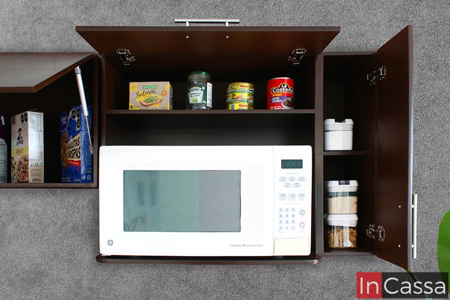 El módulo superior incluye un espacio específico para microondas, además de varios compartimentos adicionales para el almacenamiento de enlatados y otros artículos de cocina. El módulo se muestra en color tabaco en su totalidad.