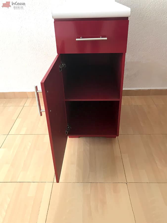 La foto presenta el módulo izquierdo inferior de la cocina HAMPTON para Estufa en color rojo quemado, con un cajón superior de corredera metálica y un compartimento inferior con entrepaño, ideal para almacenamiento de utensilios o despensa.