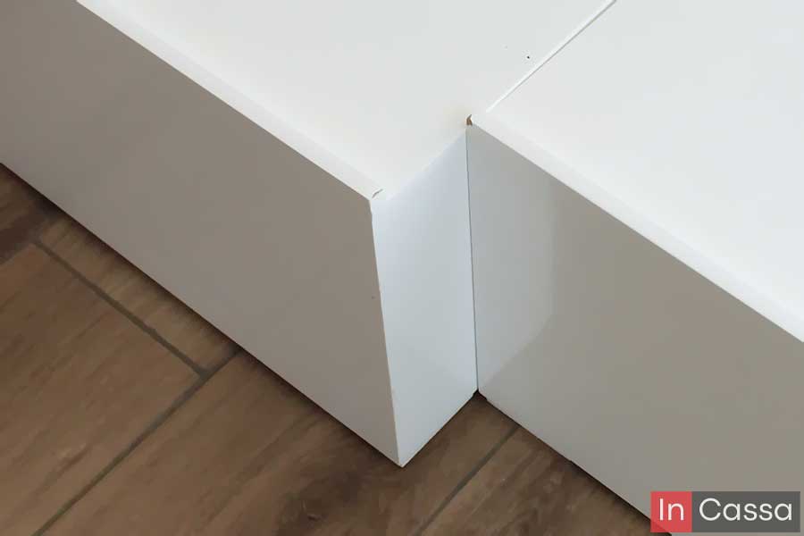 Esta fotografía resalta la precisión en el ensamble de los dos módulos de la base de cama. El acabado blanco es limpio y perfectamente alineado, garantizando estabilidad y estética en cualquier tamaño.