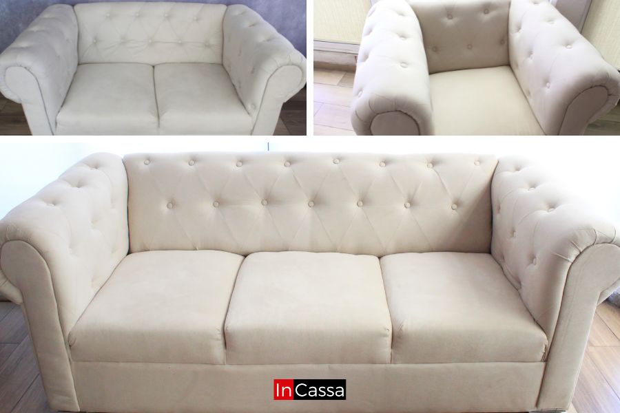 Una composición de la Sala estilo Glam Modelo KÍROV tapizada en suede hueso permite apreciar el sofá, love seat y sillón con elegante acabado capitoneado, brazos curvos y diseño sofisticado que aporta confort y estilo contemporáneo al espacio.