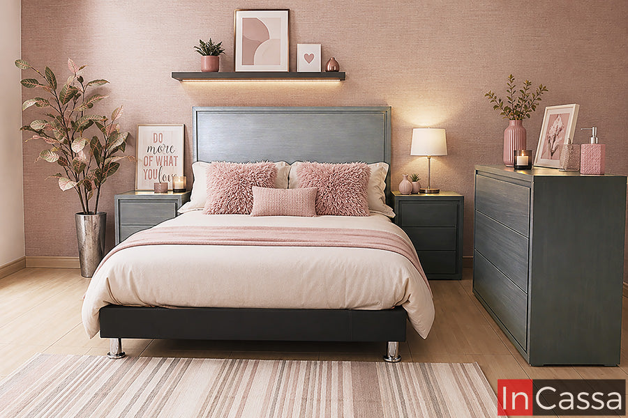 Recámara Vintage Modelo LEOPOLIS en color gris cenizo oscuro, con cabecera de marco definido y acabado tipo madera que resalta su estilo vintage contemporáneo. El conjunto se complementa con base para cama, burós y cómoda en el mismo tono gris cenizo oscuro, creando una composición uniforme y versátil para dormitorios modernos.