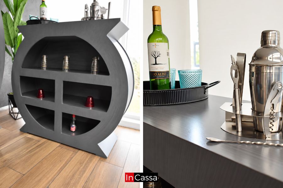 Detalles de la Cantina Redonda con Bancos LUXOR en acabado gris cenizo oscuro, con compartimentos decorativos para organizar accesorios y bebidas, además de una amplia barra ideal para preparar y servir tus bebidas favoritas.