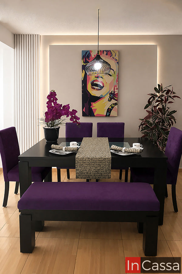 Se muestra el Comedor Minimalista Modelo MAFRA para 6 personas en color chocolate con asientos tapizados en suede morado, una propuesta contemporánea que destaca por sus líneas rectas y su elegante contraste de colores. Su amplia cubierta brinda un espacio cómodo para compartir en familia, mientras que las sillas y banca tapizadas en suede ofrecen confort y un toque sofisticado que realza cualquier comedor moderno.