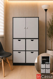 Se observa el Organizador Modelo MICHELLE con estructura en color chocolate y cajones en tono silver, un mueble versátil que combina diseño moderno con una excelente capacidad de almacenamiento. Su distribución incorpora un gabinete superior de doble puerta para prendas o artículos de mayor tamaño y cuatro amplios cajones inferiores ideales para organizar ropa, accesorios, juguetes o documentos. 