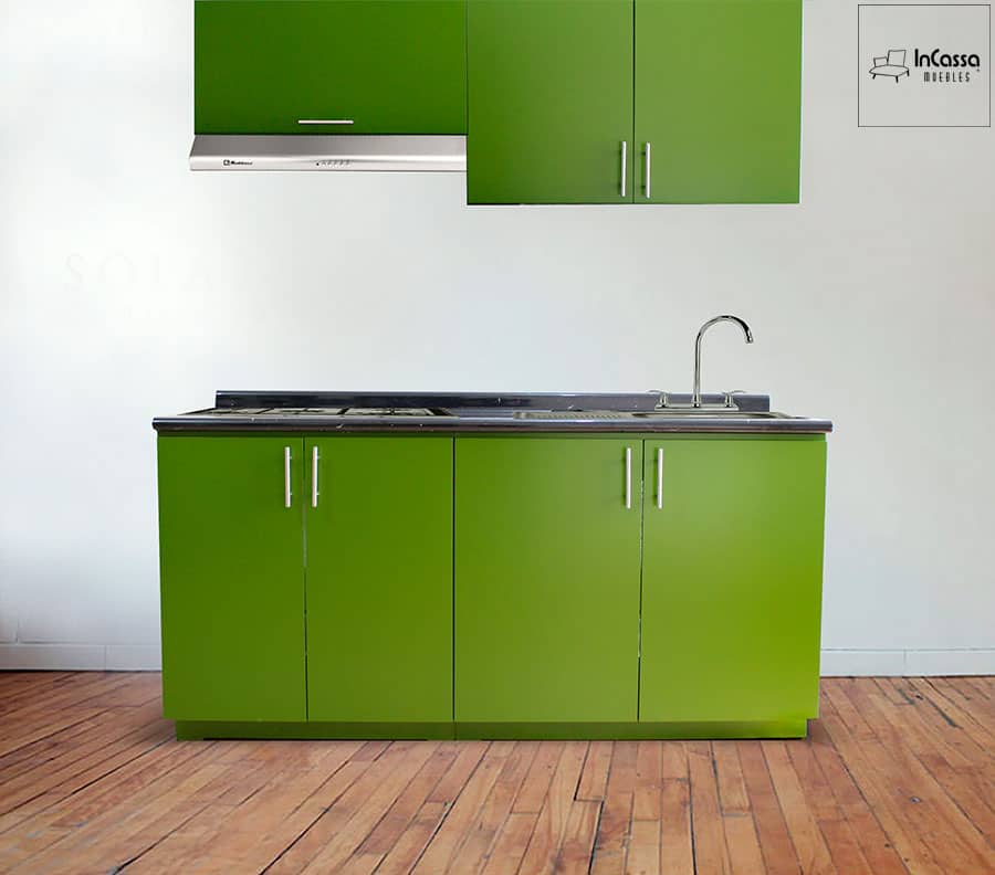 Esta imagen muestra la cocina Palmeira en un vibrante tono verde limón, con alacena superior, campana, tarja de acero inoxidable y cubierta de formaica. Su diseño compacto la hace perfecta para espacios reducidos.