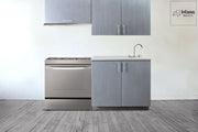 La imagen muestra una cocina integral para estufa de diseño compacto con un gabinete superior e inferior en acabado gris cenizo claro, ideal para espacios pequeños y modernos en la cocina.