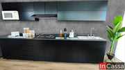 Esta elegante cocina integral destaca por su diseño minimalista en color chocolate, ideal para ambientes modernos. Cuenta con amplios espacios de almacenamiento y una distribución perfecta para organizar los utensilios.