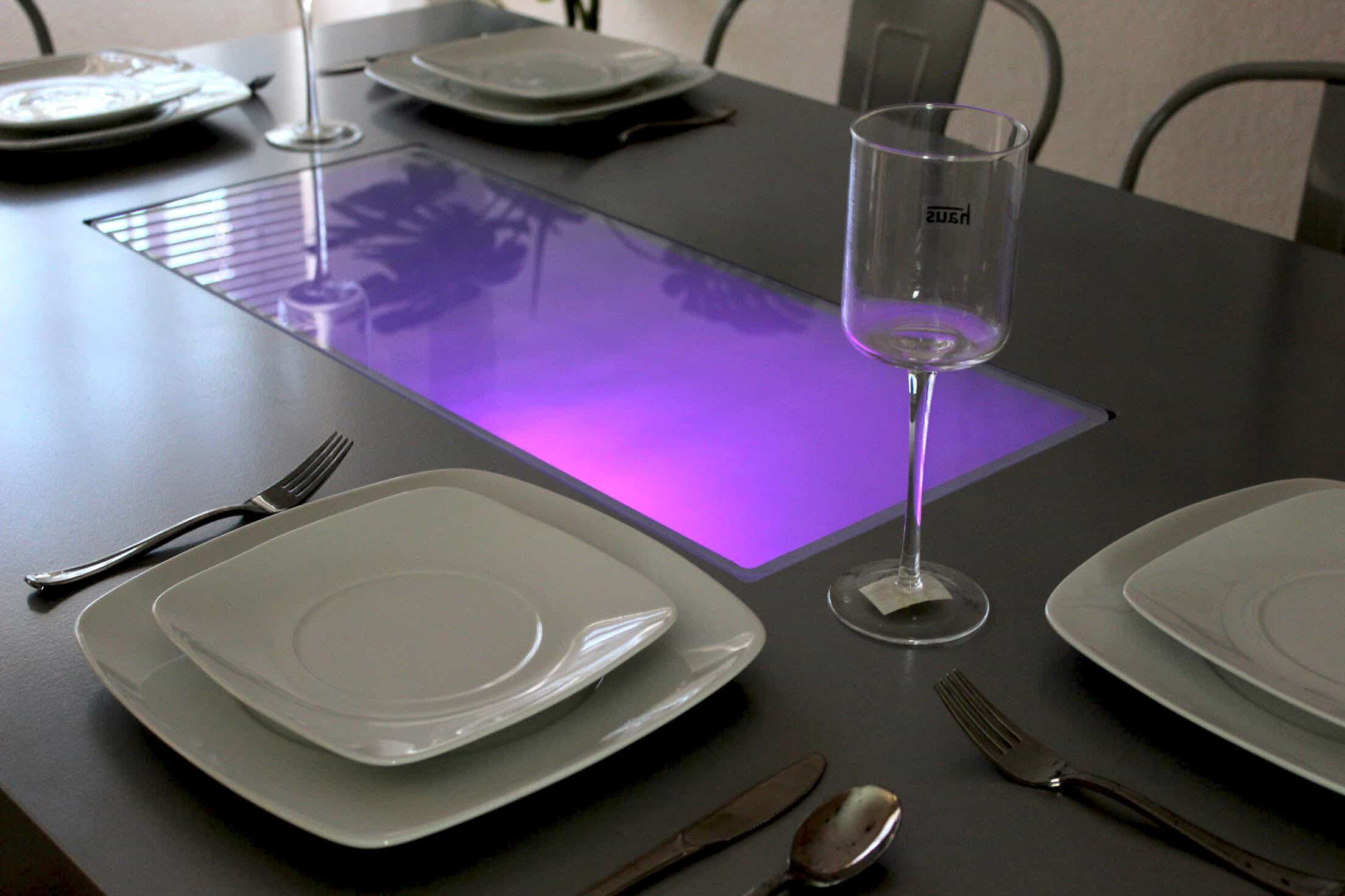 InCassa Muebles Comedor Modelo PLATEA con luz LED y silla TOLIX 9