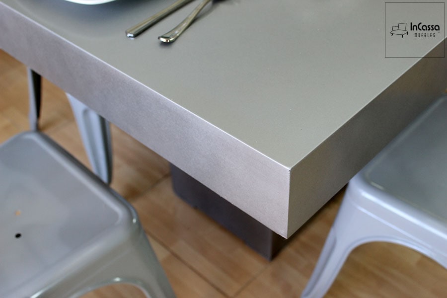 InCassa Muebles Comedor Modelo PLATEA con luz LED y silla TOLIX 7