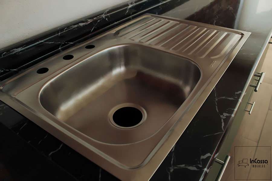 InCassa Muebles Edomex mueblería CDMX Cocina integral SUCEAVA 2.40m diseñada para PARRILLA 5