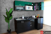 Practica cocina en escuadra de 2.10m x 80cm. La cocina esta conformada con dos módulos inferiores negros y dos módulos superiores de color verde, entre los que destaca su alacena superior con espacio para microondas, además de que todos los módulos inferiores cuentan con cubierta de formaica en estilo mármol negro. La cocina se encuentra instalada en una habitación con paredes de cemento pulido con piso de madera.