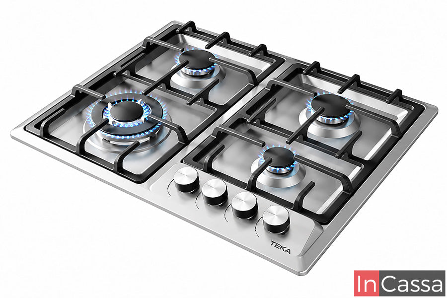 Vista en perspectiva, la Parrilla de 4 quemadores marca TEKA modelo 4G AI CI destaca por su acabado en acero inoxidable, parrillas individuales negras y cuatro perillas frontales. Sus quemadores de diferentes tamaños, incluido uno de mayor diámetro con doble flama, permiten apreciar una superficie de cocción versátil y bien distribuida.
