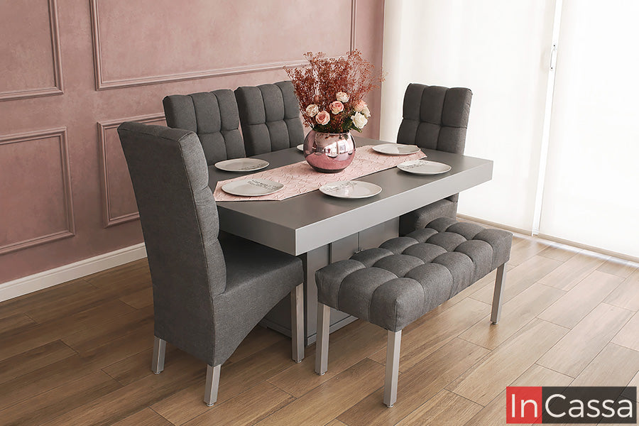 Se aprecia el Comedor con banca Modelo TRIBECA para 6 personas en color silver con sillas y banca tapizadas en lino mouse. Su diseño moderno combina una amplia mesa, cómodas sillas de respaldo alto y una banca acolchonada, ofreciendo confort, funcionalidad y un estilo elegante para compartir reuniones y comidas en familia.