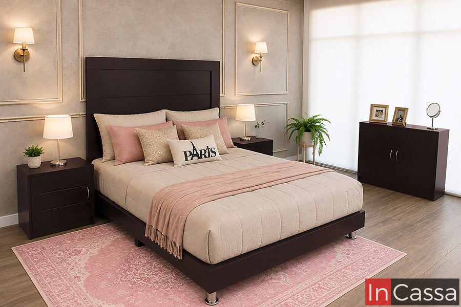 Recámara Modelo YPANÉ en color chocolate, con cabecera de líneas rectas y diseño minimalista que aporta una apariencia moderna al dormitorio. El conjunto se complementa con base para cama, burós y cómoda en el mismo acabado chocolate, creando una composición uniforme y fácil de combinar con diferentes estilos de decoración.
