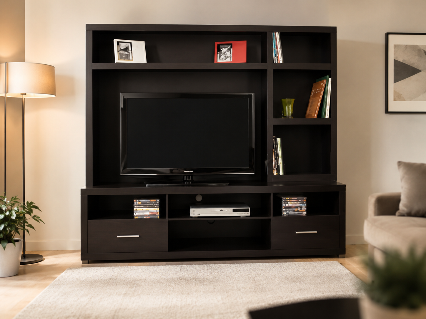 centro de entretenimiento para TV con módulos de almacenamiento, pantalla, decoración moderna y sala ordenada.