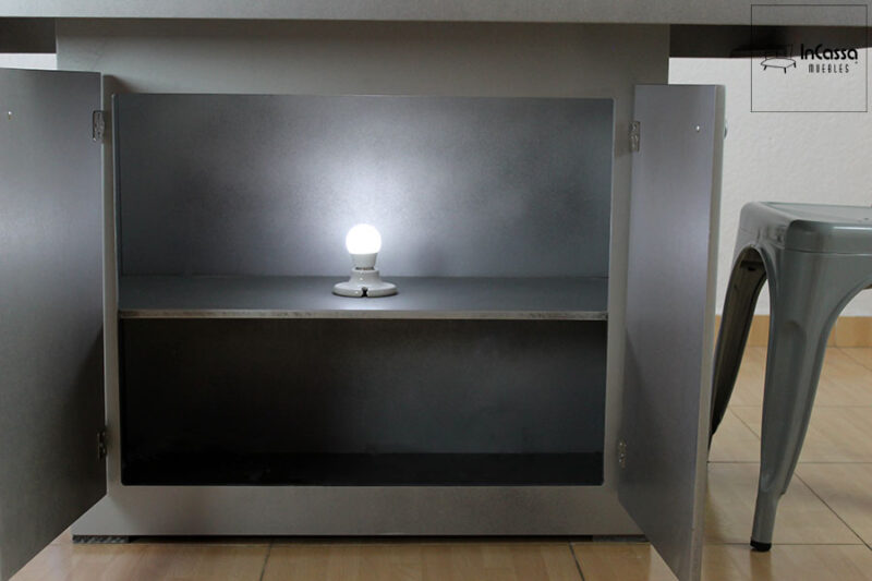 InCassa Muebles Comedor Modelo PLATEA con luz LED y silla TOLIX 15