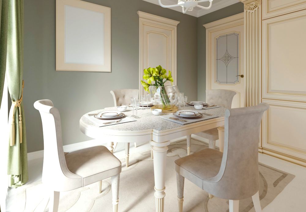 Una fotografía de un pequeño espacio de diseño clásico con un elegante comedor del mismo estilo de color blanco para 4 personas.